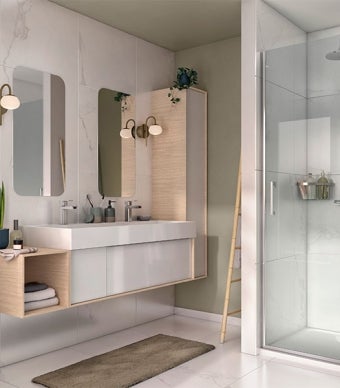 Projeto de casa de banho com estilo nature, com móvel de casa de banho suspenso branco